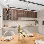 Prestige - 61m2, Parking, Balcony, Workspace, Ac - By Rentujemy Apartamento Cracovia