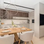 Prestige - 61m2, Parking, Balcony, Workspace, Ac - By Rentujemy Lägenhet