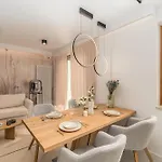 Lägenhet Prestige - 61m2, Parking, Balcony, Workspace, Ac - By Rentujemy *
