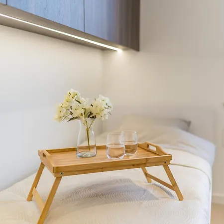 Prestige - 61m2, Parking, Balcony, Workspace, Ac - By Rentujemy Apartamento Cracovia