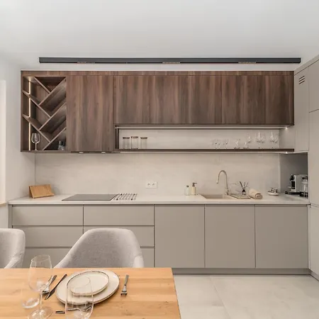 Prestige - 61m2, Parking, Balcony, Workspace, Ac - By Rentujemy Apartamento Cracovia