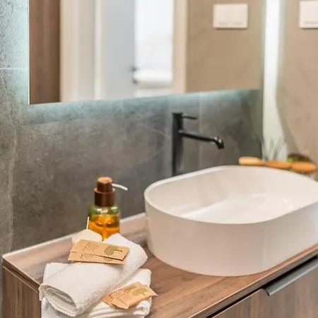 Apartamento Prestige - 61m2, Parking, Balcony, Workspace, Ac - By Rentujemy