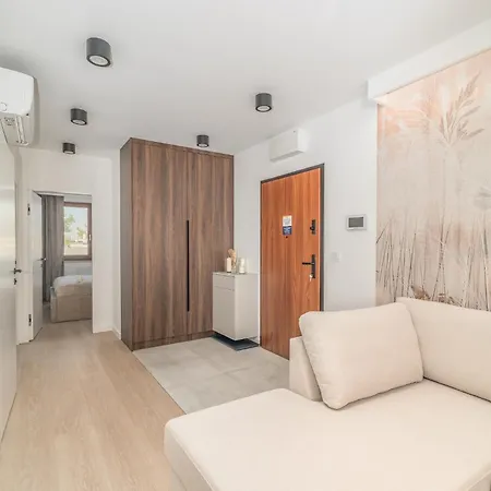 Prestige - 61m2, Parking, Balcony, Workspace, Ac - By Rentujemy Apartamento *