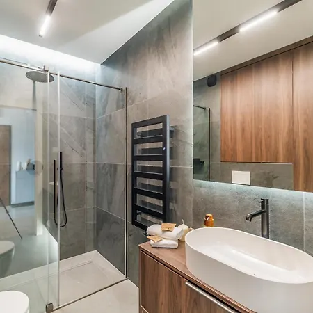 Prestige - 61m2, Parking, Balcony, Workspace, Ac - By Rentujemy *