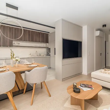 Prestige - 61m2, Parking, Balcony, Workspace, Ac - By Rentujemy * Cracóvia