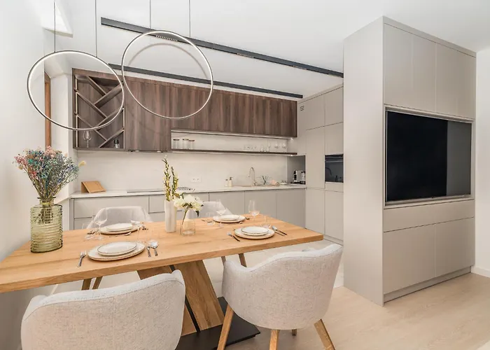 Prestige - 61m2, Parking, Balcony, Workspace, Ac - By Rentujemy Apartman