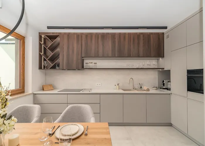 Prestige - 61m2, Parking, Balcony, Workspace, Ac - By Rentujemy Appartamento Cracovia