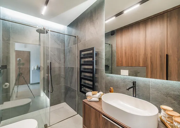 Prestige - 61m2, Parking, Balcony, Workspace, Ac - By Rentujemy *