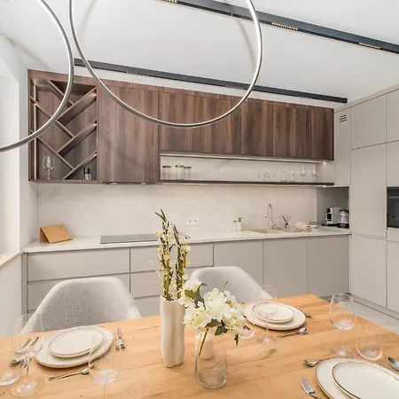 Prestige - 61m2, Parking, Balcony, Workspace, Ac - By Rentujemy Apartamento Cracovia