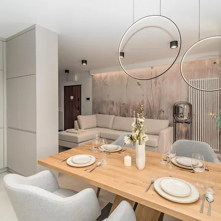 Apartamento Prestige - 61m2, Parking, Balcony, Workspace, Ac - By Rentujemy