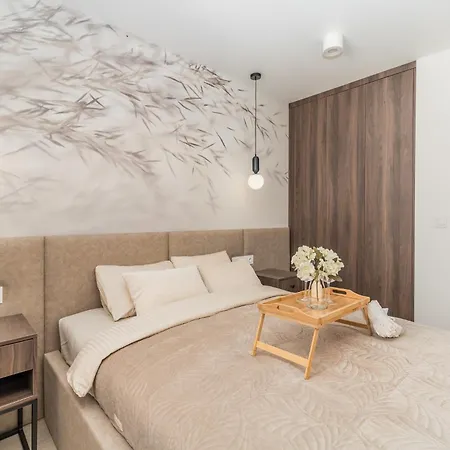 Lejlighed Prestige - 61m2, Parking, Balcony, Workspace, Ac - By Rentujemy Kraków